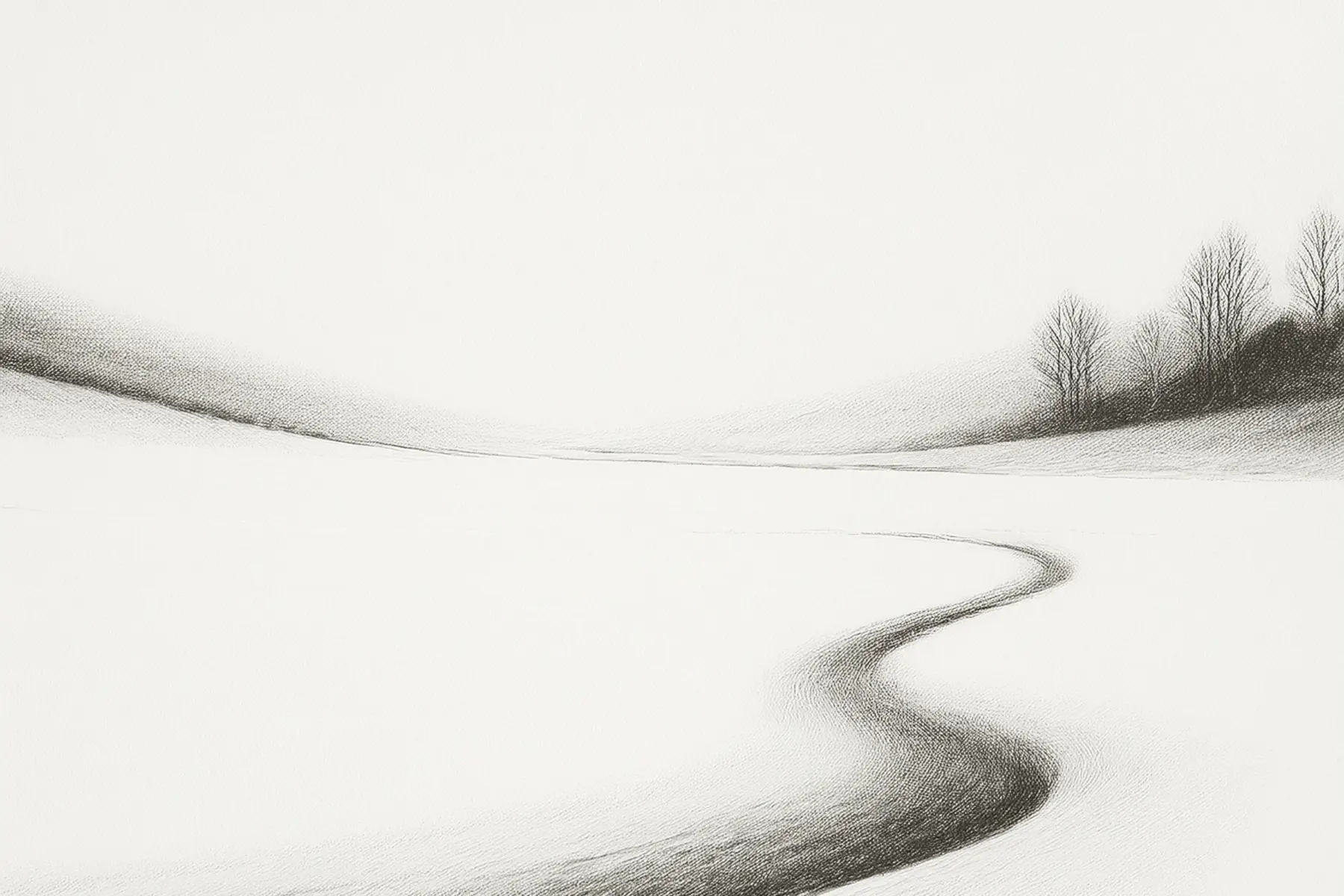 Illustration in Schwarzweiß: Eine geschwungene Spur durch eine weite Schneelandschaft, sanft eingebettet in Hügel und Nebel, mit wenigen kahlen Bäumen am Rand – still, offen, zurückgenommen.